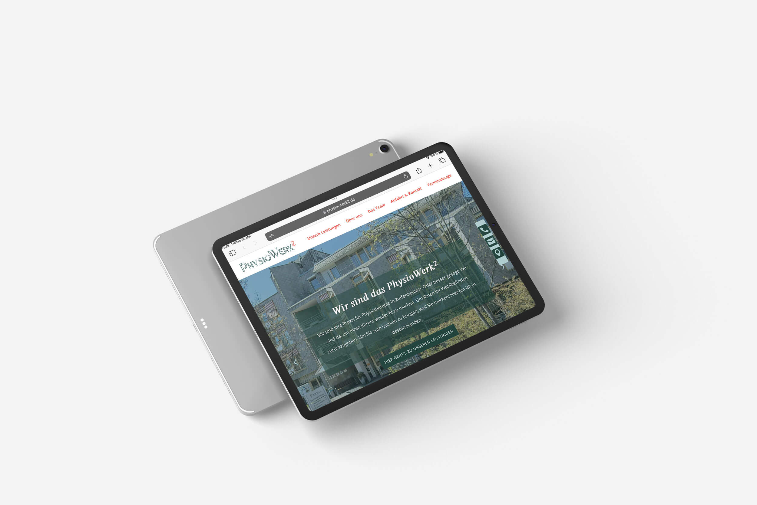 Die Website von PhysioWerk2 auf einem iPad geöffnet.