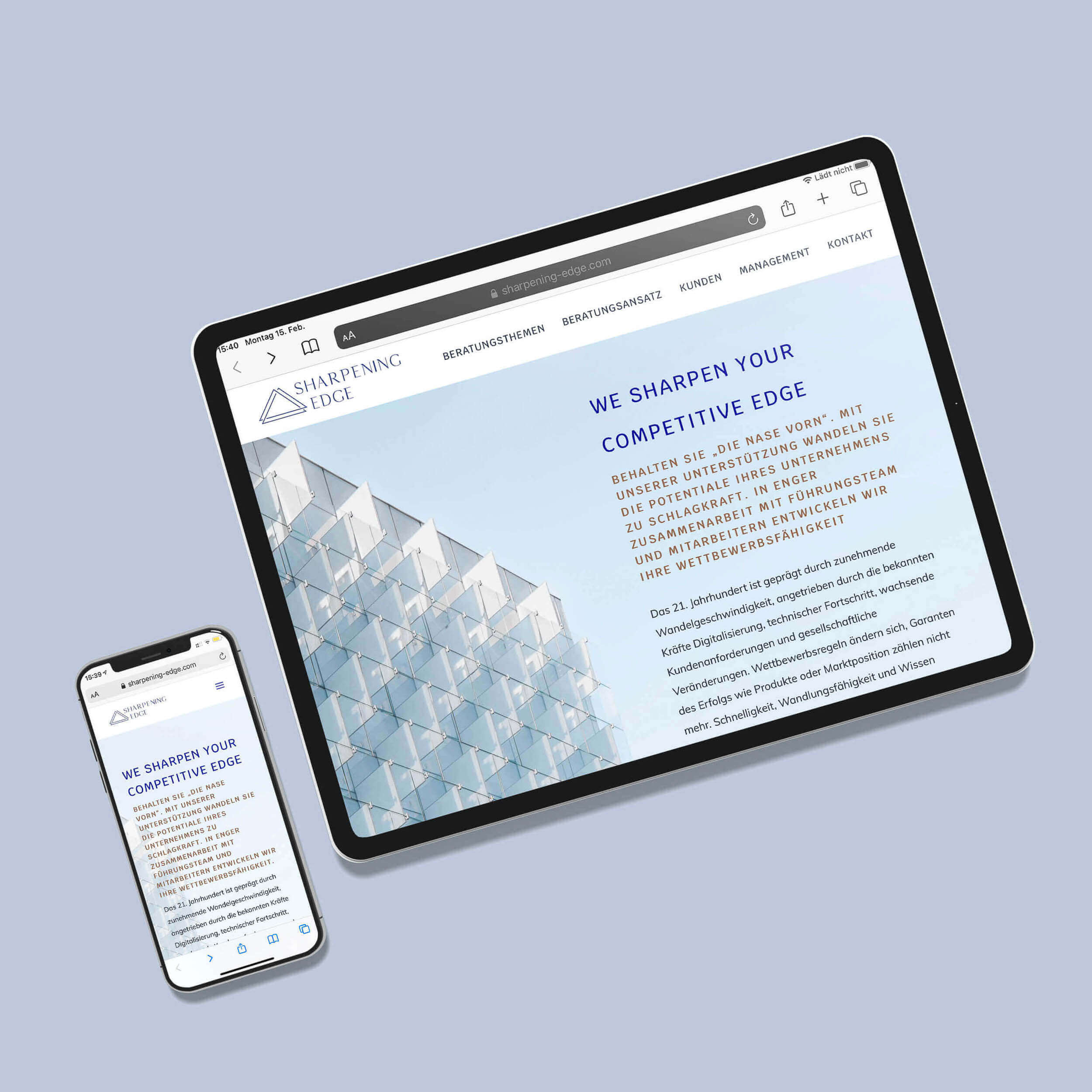 Die Website von Sharpening Edge auf einem Handy und Tablet, die durch Kommunikationsdesign entstand