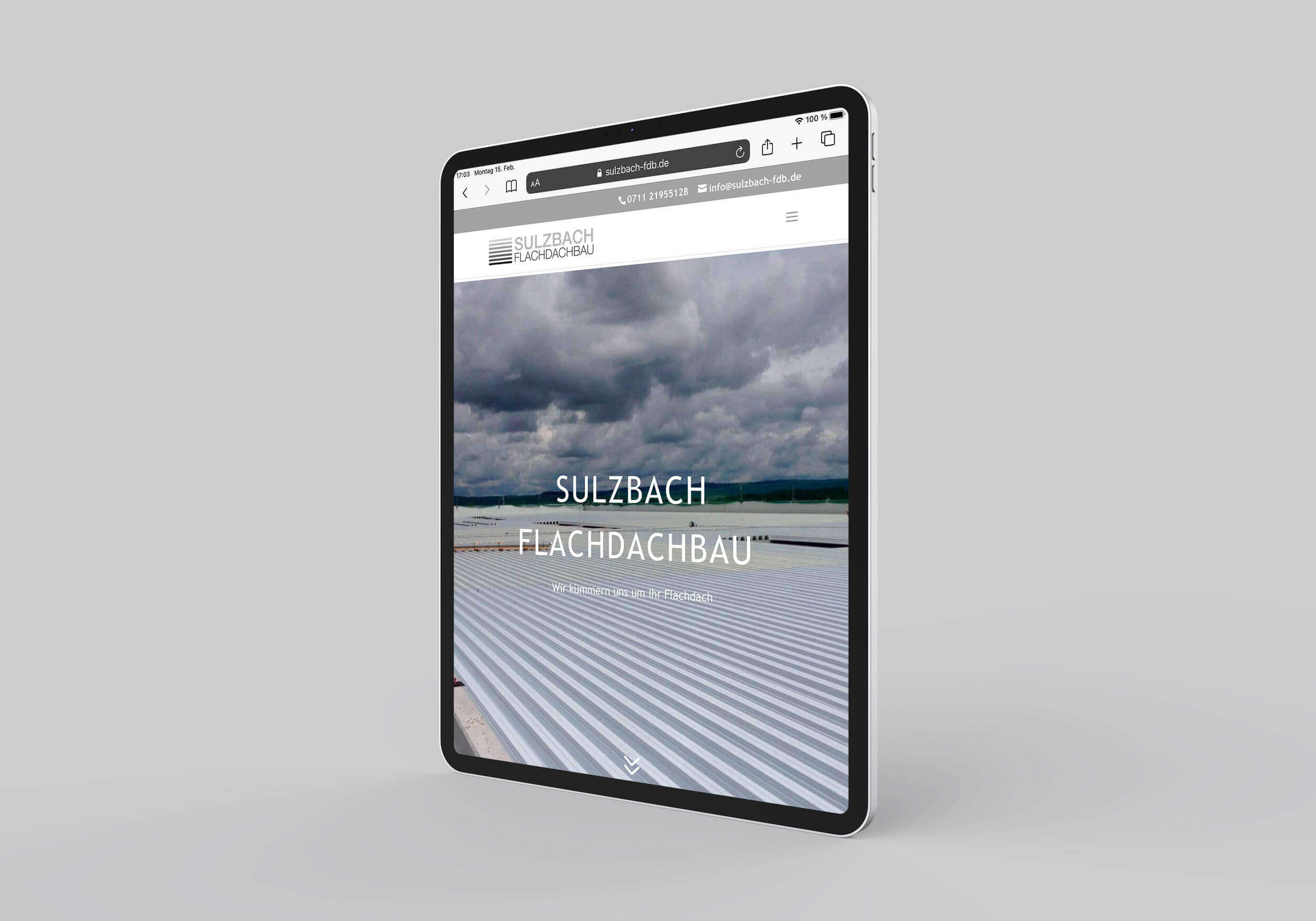 Eine Website auf einem Tablett, die durch das Corporate Design Paket entstand